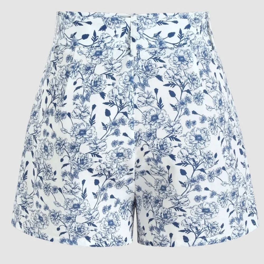 Cider | NWT Blue White All Over Floral Print Mini Shorts With Belt S